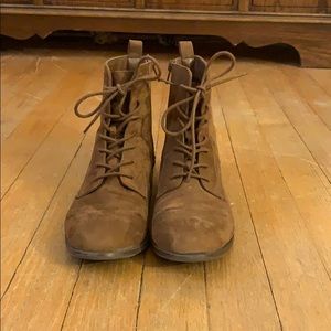 Suede brown boots